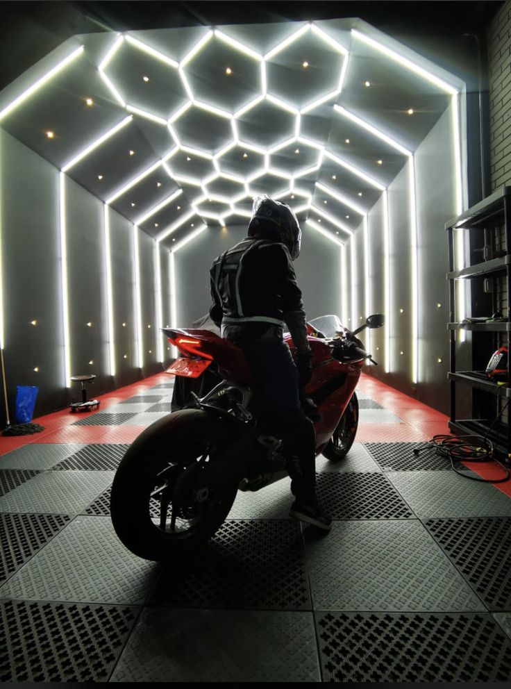 چراغ خطی نورابین - مدل آویز و روکار